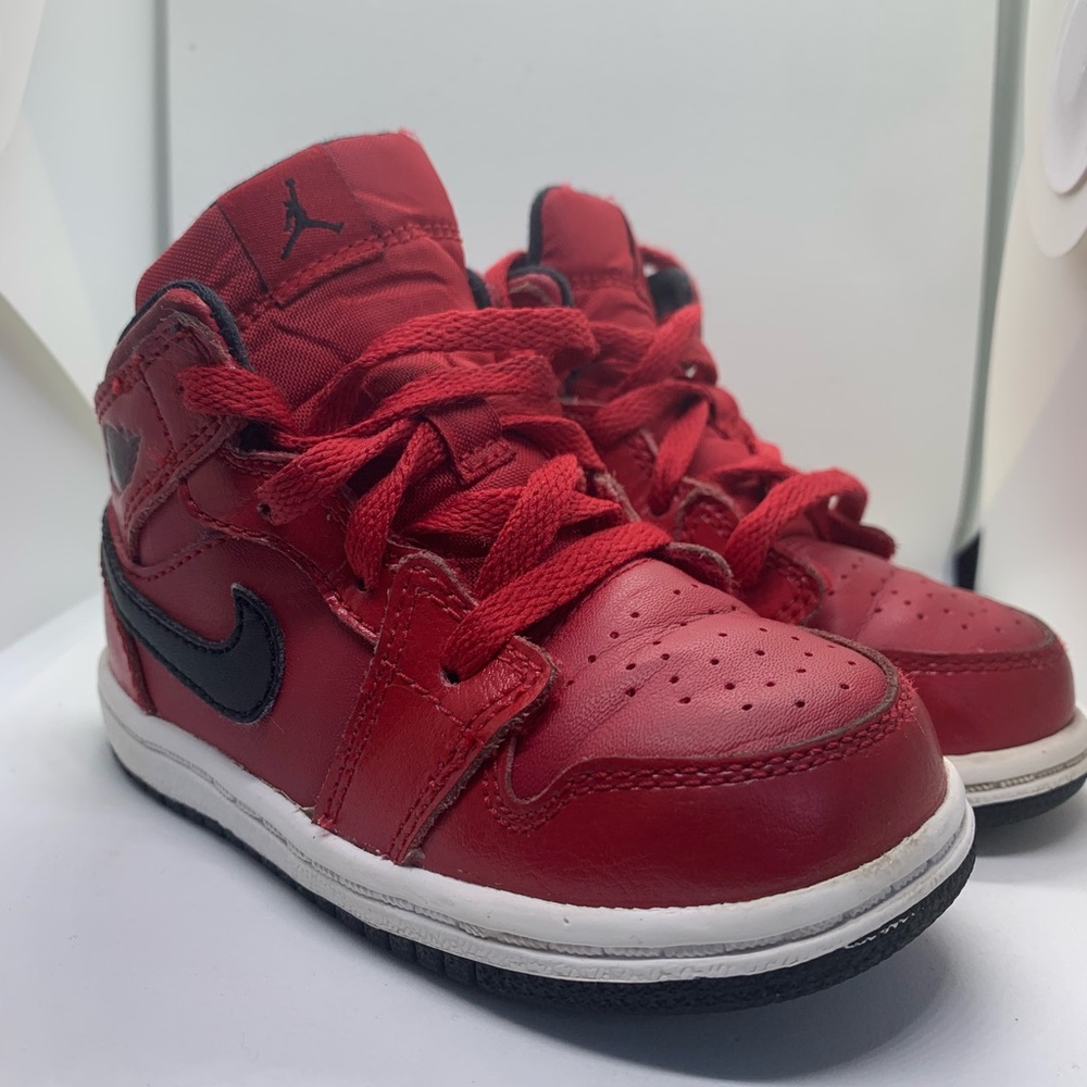 Jordan 1 Mid BT